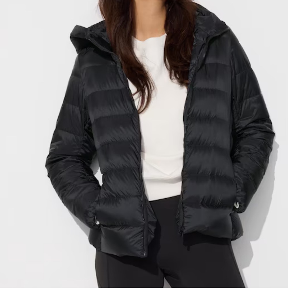 UNIQLO ultra light short packable parka - black size L